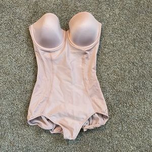 SPANX Suit Your Fancy Strapless Cupped Panty Bodysuit SZ M (36B/34C/32D)